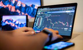 ما الفرق بين الشركات المرخصه والشركات الاحتياليه في التداول