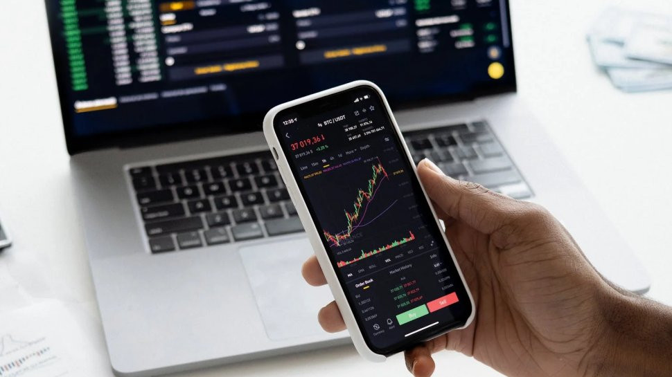 قائمة أفضل تطبيق للتداول في السعودية للأسهم والعملات | اتحاد المستثمرين العرب